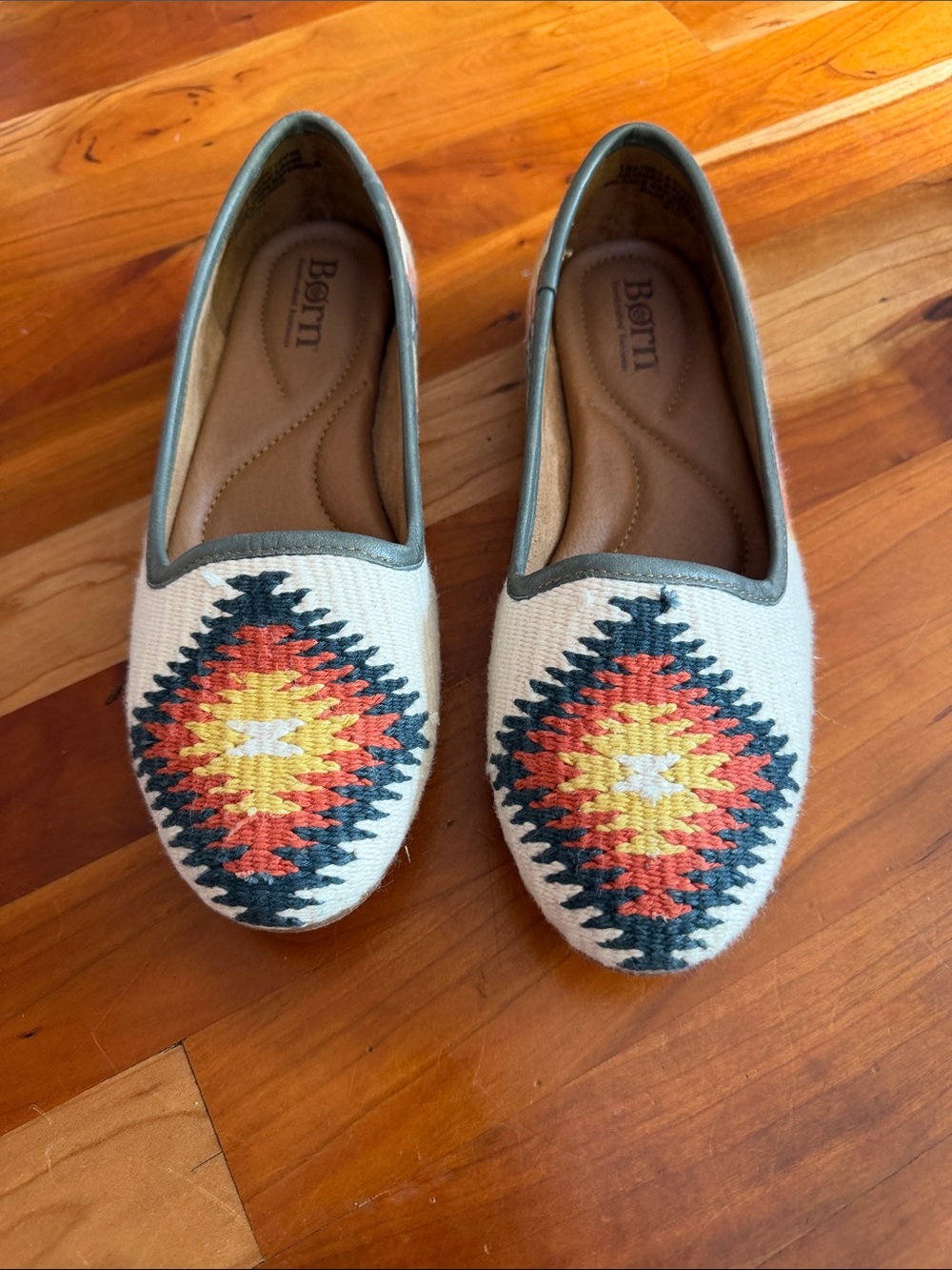 Born Womens Giselle Flat - size 8 - Picture 3 of 6